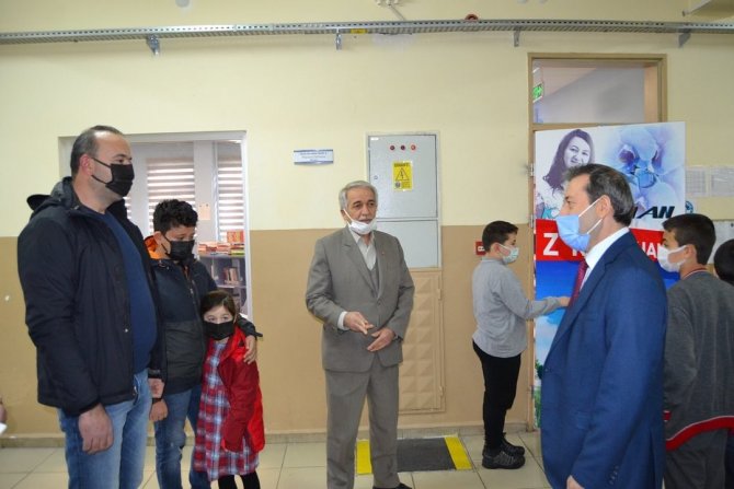 Simav’da Vefat Eden Öğretmenin Adı Okulun Kütüphanesine Verildi