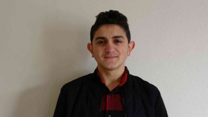 Sosyal Medyadan Kazandığı İlk Parayla Köylülere Baklava İkram Etti