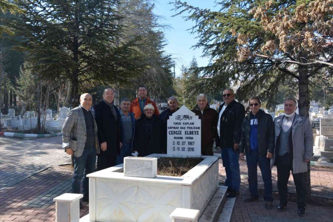 “Toros Kaplanı” Lakaplı Cengiz Elbeye, Mezarı Başında Anıldı