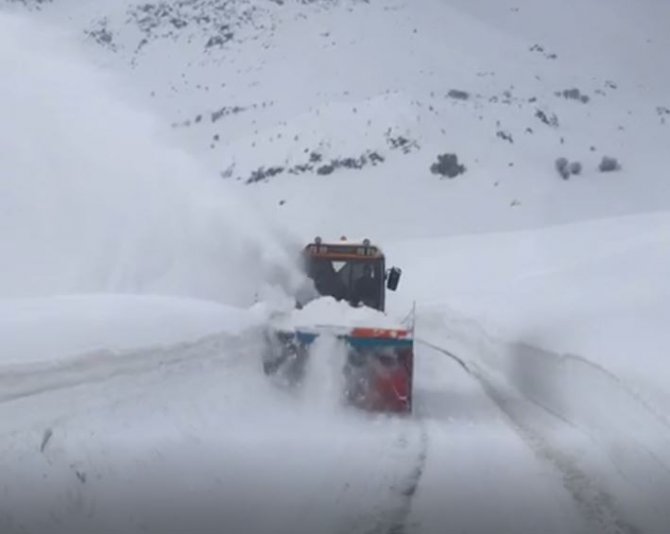 Tunceli’de Kapalı Bulunan 31 Köy Yolunu Ulaşıma Açma Çalışmaları Sürüyor