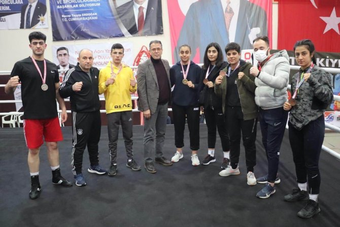 Vanlı Boksörlerden Büyük Başarı