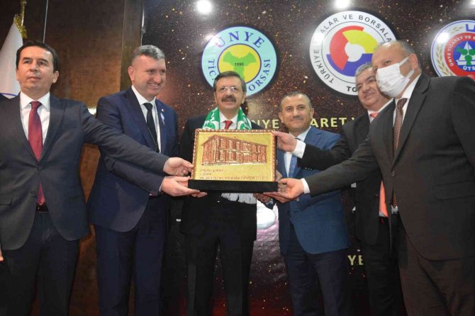 Hisarcıklıoğlu: “Dünyada Üyesine Kefil Olan Tek Kuruluşuz