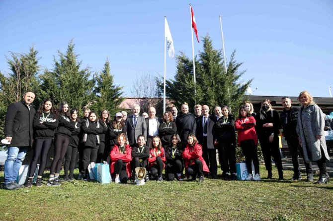 Kupa Sevincini Başkan Erdem İle Paylaştılar