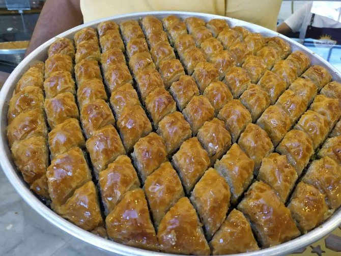 Gündemden Düşmeyen Baklava Diyet Listelerinde Yer Almıyor