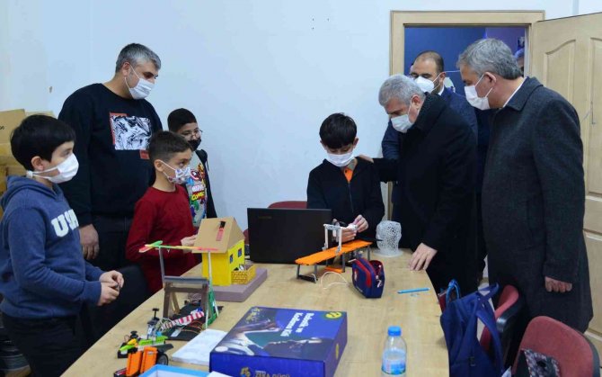 Vali Akın, Bilim Sanat Merkezinde İncelemede Bulundu