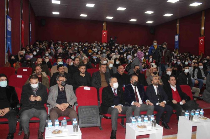 Edremit Belediyesinden Öğrencilere Ücretsiz Ulaşım Kartı