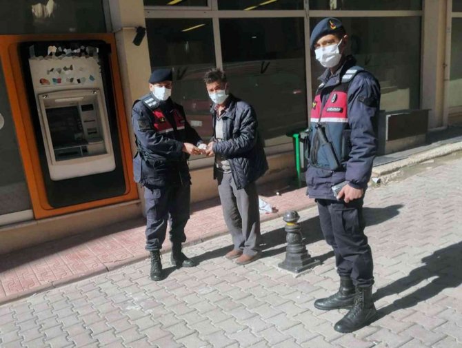 Dolandırıcılara Para Yatırırken Jandarma Engelledi