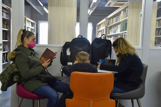 Yunusemre’deki Mekanlar Kitapseverlerden Büyük İlgi Görüyor