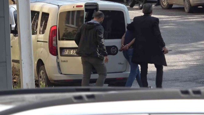 Eşini Av Tüfeğiyle Öldüren Kocaya Ağırlaştırılmış Müebbet Hapis Talebi