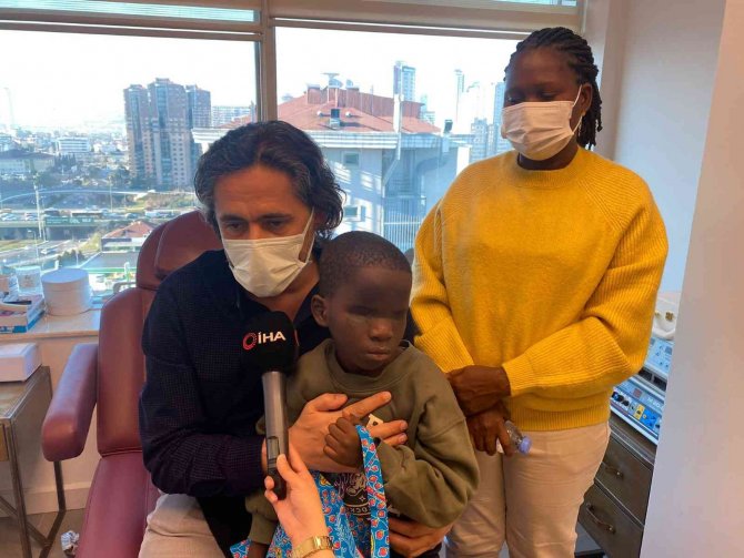 Üvey Annesi Tarafından Asitle Gözü Yakılan Çocuk, Tedavi İçin Türkiye’ye Getirildi