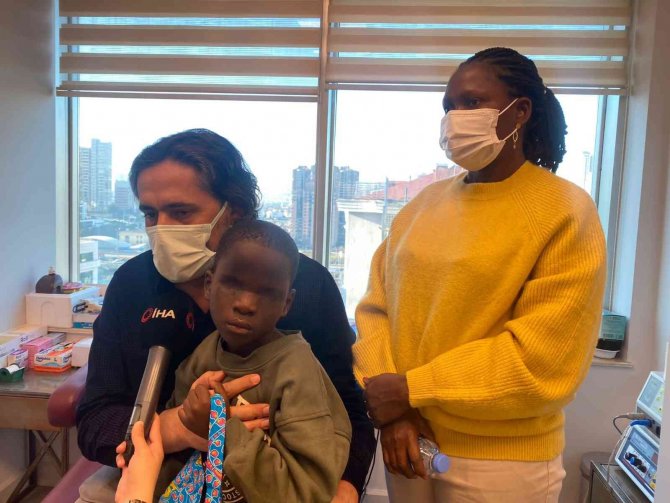 Üvey Annesi Tarafından Asitle Gözü Yakılan Çocuk, Tedavi İçin Türkiye’ye Getirildi