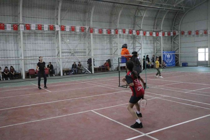 Badminton Analig Seçmeleri Başladı