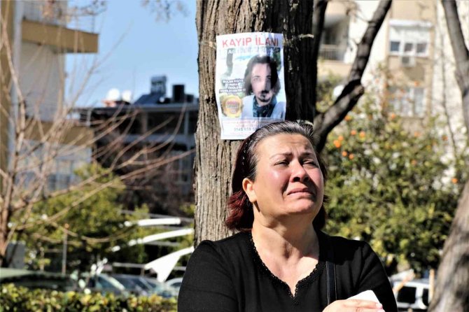 Antalya’da Gözü Yaşlı Anne 41 Gündür Haber Alamadığı Oğlunu 50 Bin Tl Ödül İle Arıyor