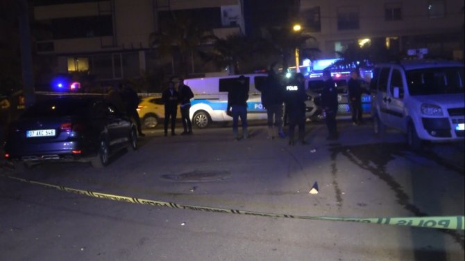 4 Bin Lira İçin Tartıştıkları Kişinin Evini Pompalı Tüfek Ve Tabancayla Kurşun Yağmuruna Tuttular