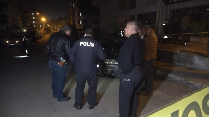 4 Bin Lira İçin Tartıştıkları Kişinin Evini Pompalı Tüfek Ve Tabancayla Kurşun Yağmuruna Tuttular
