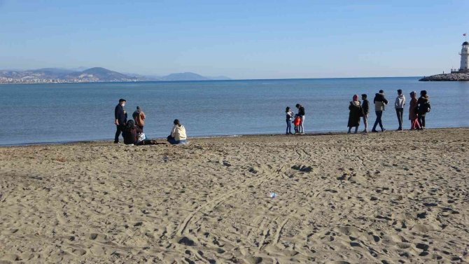 Alanya’da Güneşi Gören Vatandaşlar Sahillere Akın Etti