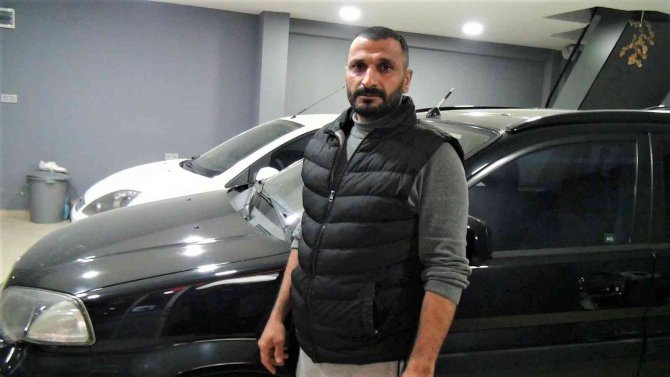 Alıcı Gibi Davranıp, Test Sürüşü İçin Bindiği Aracı Çaldı