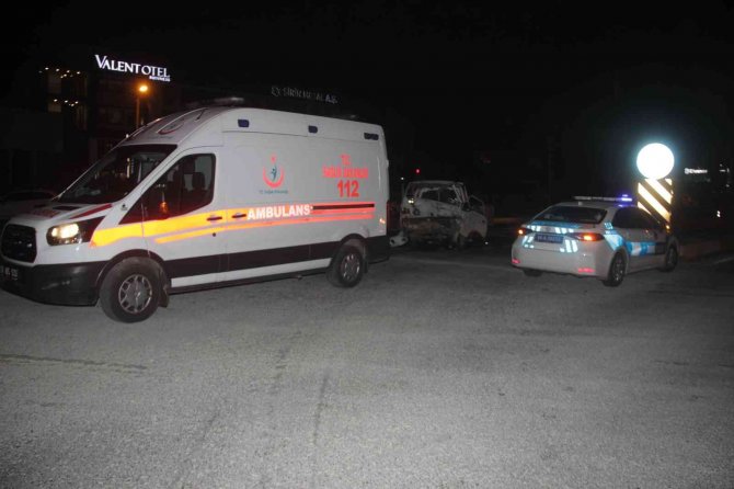 Balıkesir’de Can Pazarı...kamyonet Kırmızı Işıkta Bekleyen Araçlara Çarptı: 1 Ölü, 6 Yaralı