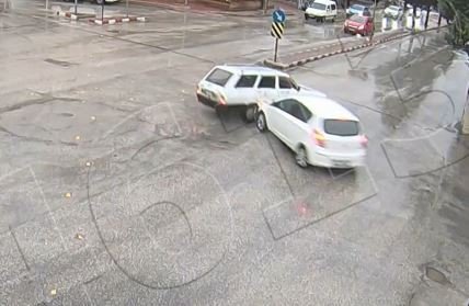 Burdur’da Dikkatsiz Sürücülerin Kaza Anı Kgys Görüntülerine Yansıdı