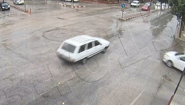 Burdur’da Dikkatsiz Sürücülerin Kaza Anı Kgys Görüntülerine Yansıdı