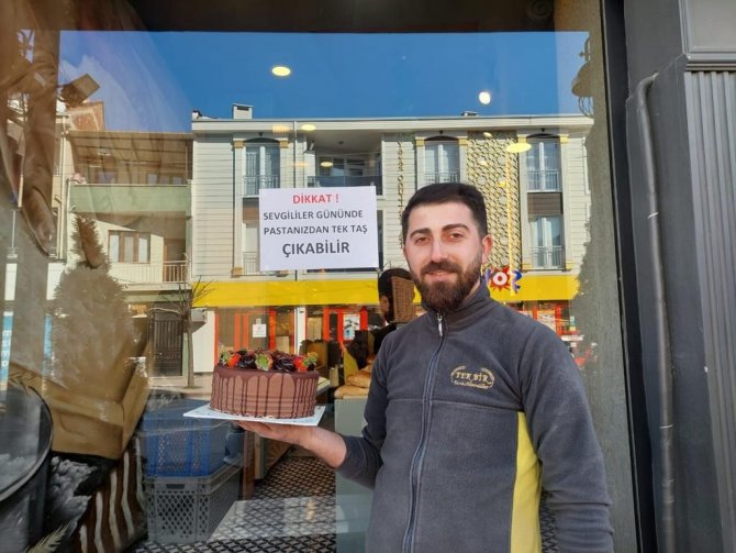 Dikkat, Yüzük Çıkabilir