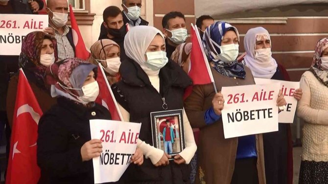 Mağdur Aileler, Pkk-hdp Korkusunu Yenip Bir Bir Evlat Nöbetine Katılıyor