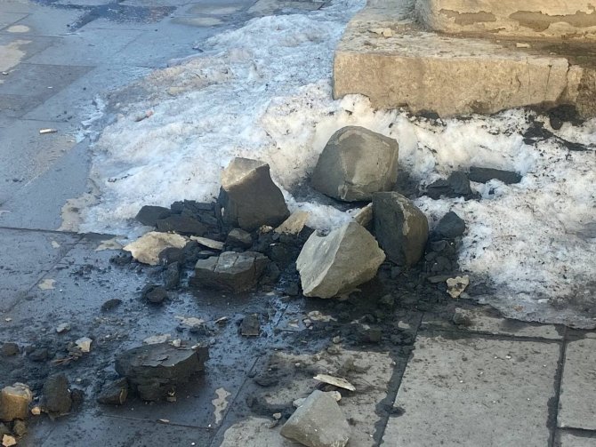 131 Yıllık Saat Kulesinden Düşen Parçalar Korkuttu