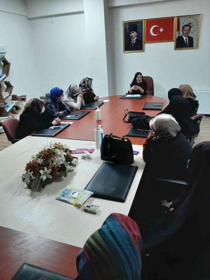 Kursiyerlere Davranış Problemleri Çözümleri Anlatıldı