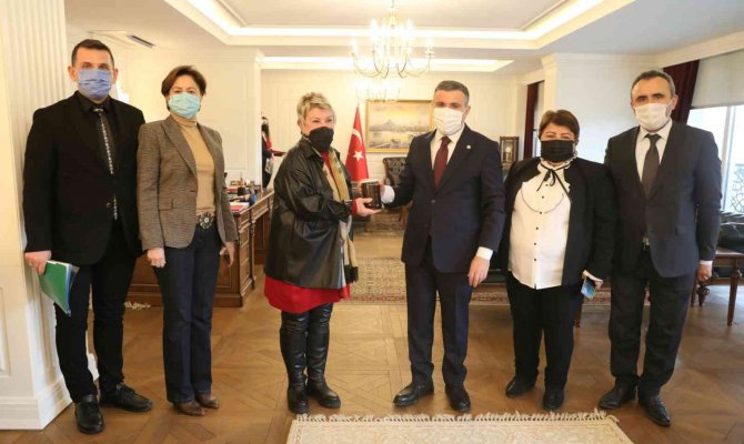 Dağ Çileği Kooperatifinden Vali Atay’a Ziyaret