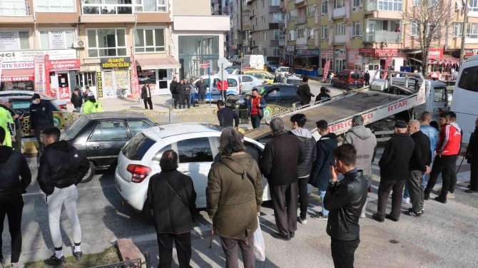 Edirne’de 2 Kişinin Yaralandığı Kazayı Vatandaşlar Film Gibi İzledi