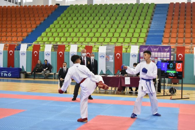 Elazığ’da Okul Sporları Müsabakaları Başladı