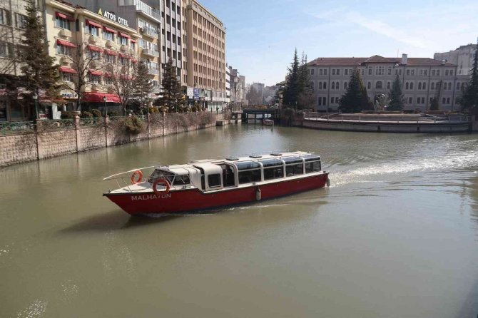 Buzlar Çözülünce Porsuk’taki Tekne Seferleri Yeniden Başladı