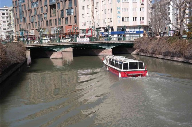 Buzlar Çözülünce Porsuk’taki Tekne Seferleri Yeniden Başladı