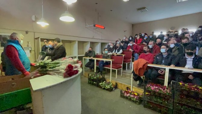 Sevgililer Günü Öncesi Mezatta Kıyasıya Yarıştılar