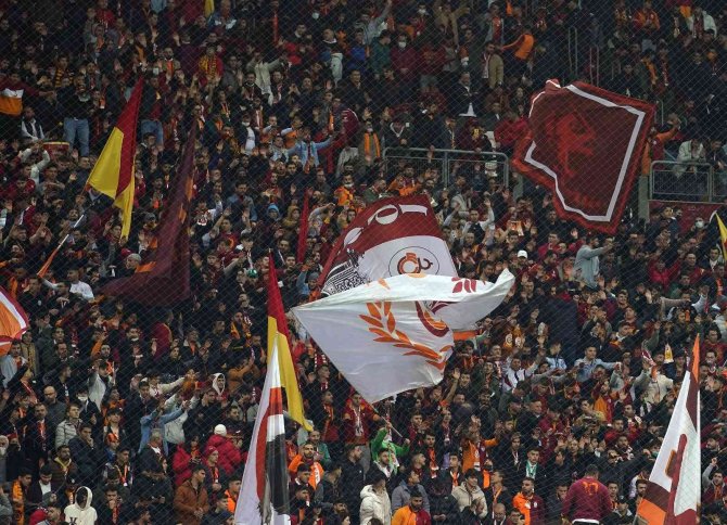 Galatasaray Taraftarından Yönetime Protesto