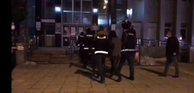 Kom Ekiplerinden Silah Tacirlerine Operasyon