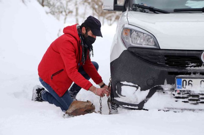 Her Gün 120 Kilometre Kat Edip 8 Köye Ekmek Dağıtıyor