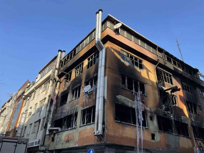 Güngören’de 4 İşçinin Öldüğü Yangında Olay Yerinde İncelemeler Sürüyor
