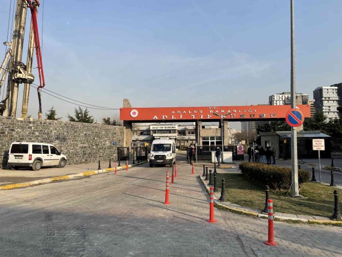 Güngören’deki Yangında Ölen 5 İşçiden 3’ünün Cenazesi Adli Tıp’tan Alındı
