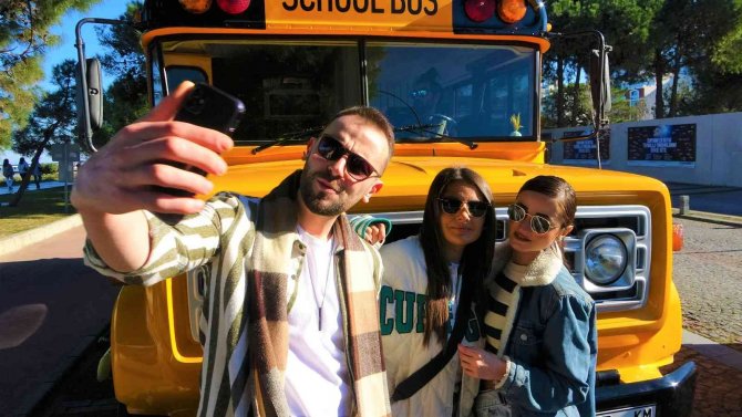 Hayalindeki Otobüsü 700 Bin Tl Harcayarak Yaptı, İnsanların İlgi Odağı Oldu