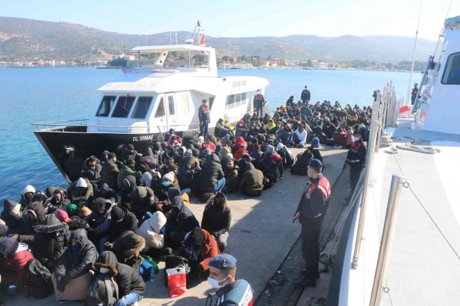 İ̇zmir’de Göçmen Operasyonu: 226 Göçmen İle 10 İnsan Kaçakçısı Yakalandı