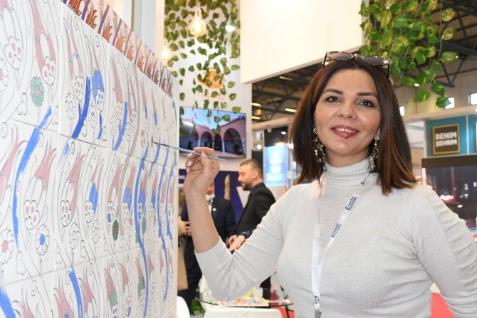 Emi̇tt 2022’de Binlerce Kişi İ̇znik Çinisi Boyadı