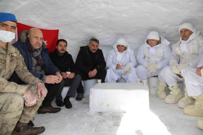 Jandarma Genel Komutanı Çetin, Tunceli’de Üs Bölgesini Ziyaret Etti
