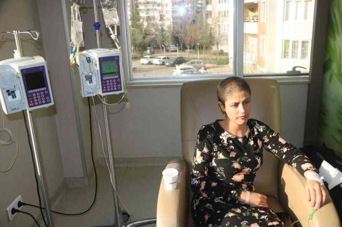 Kanserle Savaşta ‘Akıllı İlaçlar’ Etkisi: İ̇yileşmede Fark Oluşturuyor, Sosyal Hayata Devamı Sağlıyor