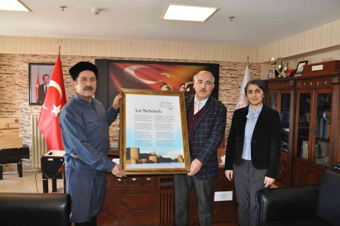 Ani Şehrinde Şiiri Kurumlarda Sergilenecek