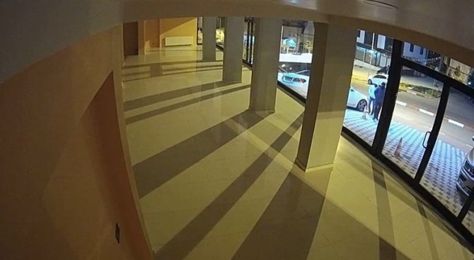 Dükkanda İlk Siftahı Hırsızlar Yaptı, 60 Kiloluk Kombiyi Çaldılar