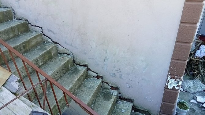 4 Katlı Binada Heyelan Tehlikesi: 3 Aile Tahliye Edildi