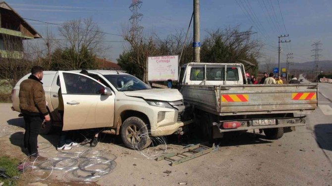 3 Aracın Karıştığı Trafik Kazasında 1 Kişi Hafif Yaralı