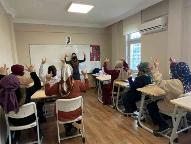 Maltepe’de İşaret Dili Eğitimi