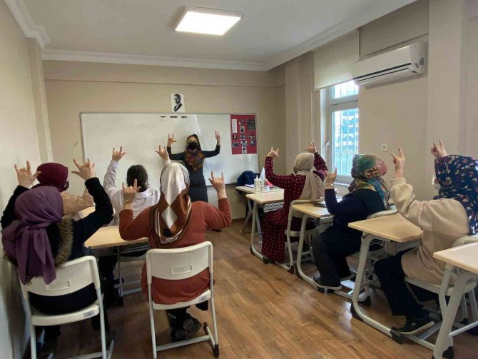 Maltepe’de İşaret Dili Eğitimi